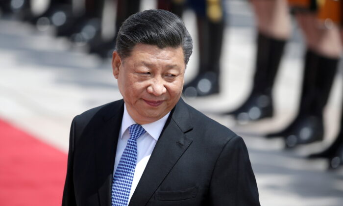 Le président chinois Xi Jinping assiste à une cérémonie d'accueil du président grec Prokopis Pavlopoulos devant le Palais de l'Assemblée du Peuple, à Pékin, en Chine, le 14 mai 2019. (REUTERS/Jason Lee/File Photo)