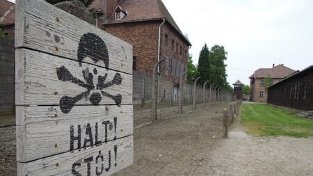 « Accusé de « complicité de meurtres », un ex-gardien de camp de concentration, centenaire, jugé en octobre en Allemagne