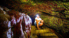 Photos étonnantes d’une grotte britannique multicolore qui aurait des pouvoirs de guérison