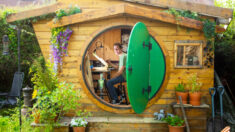 Un Britannique construit une « maison de hobbit » dans son jardin pour réaliser son rêve d’enfant