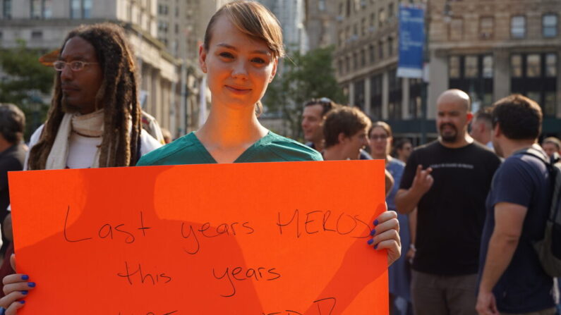 Une infirmière proteste contre le mandat de vaccination à Foley Square, Manhattan, New York, le 13 septembre 2021. (Enrico Trigoso/The Epoch Times)