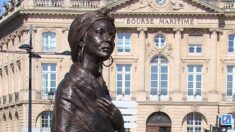 Une statue d’esclave dégradée à Bordeaux, la mairie va porter plainte