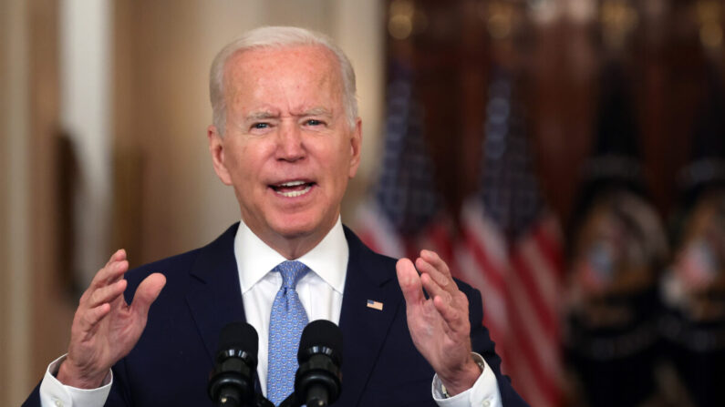 Le président Joe Biden prononce un discours sur la fin de la guerre en Afghanistan dans la salle à manger de la Maison-Blanche, le 31 août 2021. (Chip Somodevilla/Getty Images)