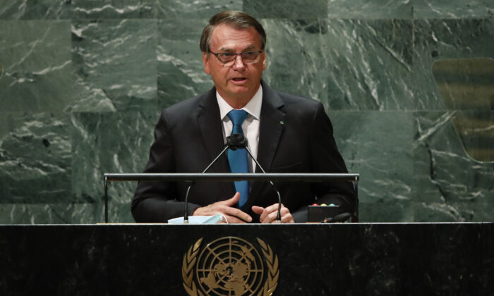 Le président brésilien Jair Bolsonaro s'adresse à la 76e session de l'Assemblée générale des Nations unies, le 21 septembre 2021, au siège des Nations unies à New York. (Eduardo Munoz-Pool/Getty Images)