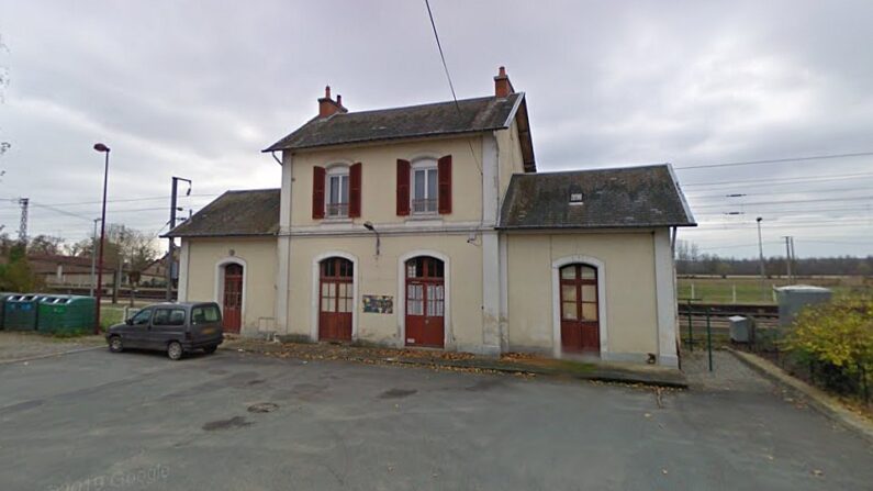 Gare SNCF désaffectée de Villeneuve-sur-Allier - Google maps