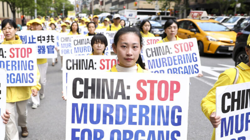 Un défilé organisé par le Falun Dafa à Manhattan, dans la ville de New York, le 16 mai 2019. (Samira Bouaou/The Epoch Times)