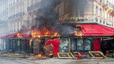 La cour d’appel dispense de peine deux « Gilets jaunes » après des vols d’objets au Fouquet’s