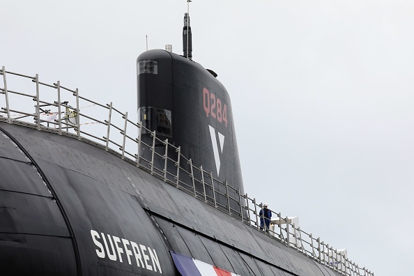 -Un nouveau sous-marin nucléaire appelé "Suffren" dans le chantier naval de Naval Group à Cherbourg, dans le nord-ouest de la France, le 12 juillet 2019. Photo de LUDOVIC MARIN/AFP via Getty Images.
