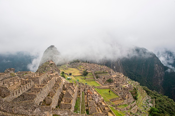 -Site archéologique de Machu Picchu, à Cusco, au Pérou, le 02 novembre 2020. La citadelle inca de Machu Picchu, joyau de la couronne des sites touristiques du Pérou, a rouvert dimanche. Photo d'ERNESTO BENAVIDES / AFP via Getty Images.