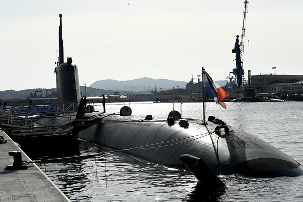 Le sous-marin nucléaire d'attaque de classe Barracuda de la marine française, le Suffren, à quai dans la rade de Toulon (Var), en novembre 2020. (Photo : NICOLAS TUCAT/AFP via Getty Images)