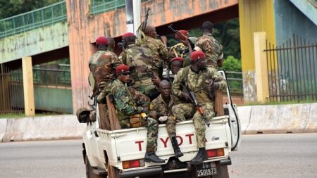 Guinée: des putschistes affirment avoir capturé le président Condé et tenir Conakry