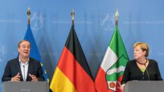 Allemagne: Merkel défend Laschet, en difficulté
