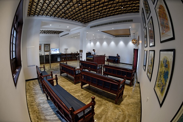 -L’intérieur de la synagogue de la Maison des Dix Commandements dans la capitale Manama, le 4 septembre 2021, à Bahreïn. Photo de Mazen Mahdi / AFP via Getty Images.