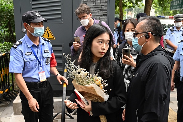 Zhou Xiaoxuan, également connue sous le nom de Xianzi, une figure féministe qui a pris de l'importance lors du mouvement #MeToo en Chine, à Pékin le 14 septembre, 2021. Photo de GREG BAKER / AFP via Getty Images.