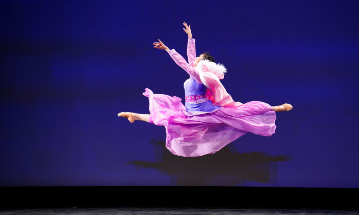 Marilyn Yang s'est produite dans la division féminine adulte de la 9e compétition internationale de danse classique chinoise NTD, dans l'État de New York, le 4 septembre 2021. (Larry Dye/The Epoch Times)