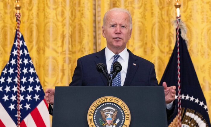 Le président Joe Biden parle des droits des travailleurs et des syndicats dans la salle Est de la Maison Blanche à Washington, le 8 septembre 2021. (Kevin Dietsch/Getty Images)