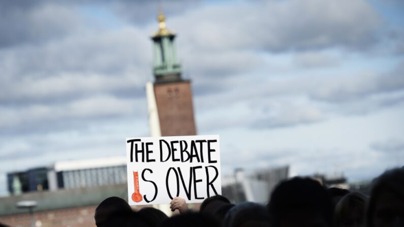 Manifestation devant le Groupe d'experts intergouvernemental sur l'évolution du climat (GIEC) des Nations unies, en Suède, le 27 septembre 2013. (Johnathan Nackstrand/AFP/Getty Images)