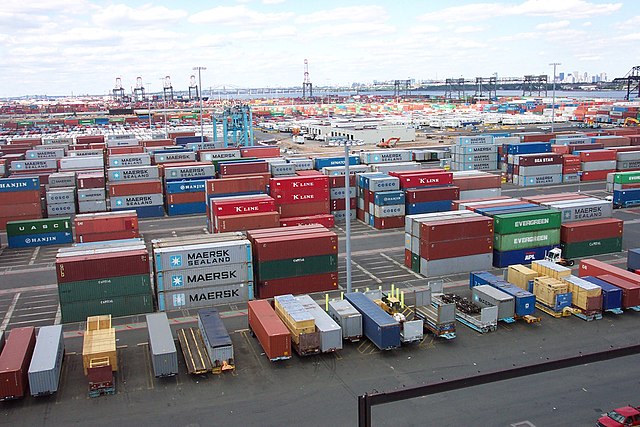  -Expédition au terminal de Port Elizabeth, New Jersey. PHOTO Wikipédia, containers.