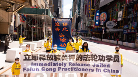 La « Gestapo » chinoise impose un mois de lavage de cerveau à des pratiquants de Falun Gong