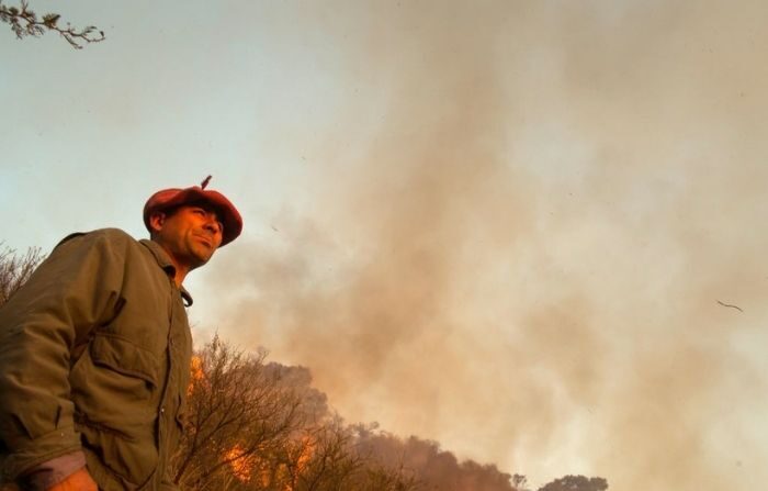 Un incendie de forêt dans la zone de Casa Grande le 26 août 2020 à Cordoba, en Argentine. (Sebastian Salguero/Getty Images)