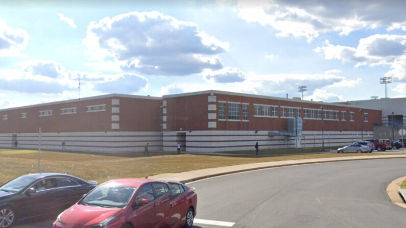 Le lycée Stone Bridge à Ashburn, en Virginie, en septembre 2019. (Google Maps/Screenshot via NTD)