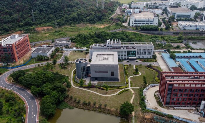 Cette vue aérienne montre le laboratoire P4 (C) sur le campus de l'Institut de virologie de Wuhan, à Wuhan, dans la province centrale chinoise du Hubei, le 27 mai 2020. (Hector Retamal/AFP via Getty Images)