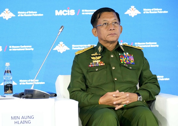 -Le commandant en chef des forces armées birmanes, Min Aung Hlaing reçu à Moscou le 23 juin 2021. Photo d'Alexander Zemlianichenko / POOL / AFP via Getty Images.