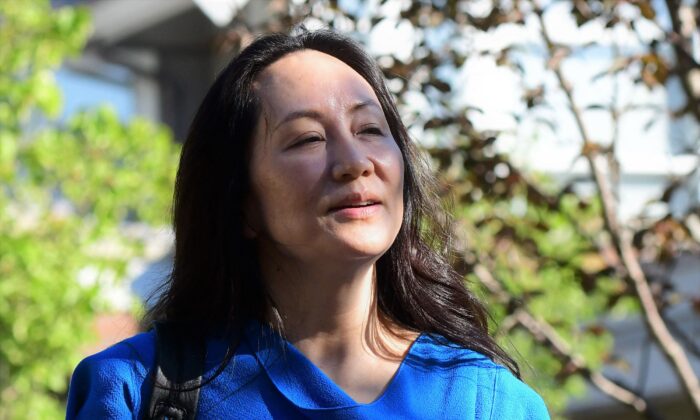 Meng Wanzhou, la fille du fondateur de Huawei et directrice financière de Huawei, quitte son domicile de Vancouver pour assister à son audience d'extradition devant la Cour suprême de la Colombie-Britannique, à Vancouver, au Canada, le 4 août 2021. (Don Mackinnon/AFP via Getty Images)