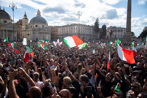 Manifestation contre le pass sanitaire à Rome le 9 octobre 2021. (Photo TIZIANA FABI/AFP via Getty Images)
