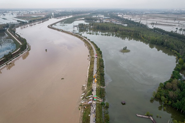 -Une zone inondée après de fortes pluies dans la province du Shanxi, dans le nord de la Chine, le 10 octobre 2021. Photo par STR/AFP via Getty Images.