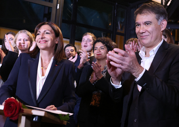 La maire de Paris et candidate du Parti socialiste (PS) à l'élection présidentielle française de 2022, Anne Hidalgo (G), et le premier secrétaire du PS, Olivier Faure (D), à Paris, le 14 octobre 2021. - (THOMAS COEX/AFP via Getty Images)