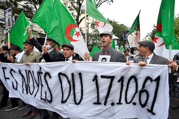 Rassemblement le 17 octobre 2021 à Paris pour commémorer la répression de la manifestation du 17 octobre 1961. (Photo : ALAIN JOCARD/AFP via Getty Images)