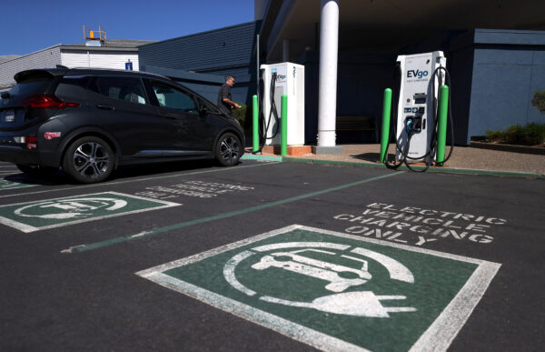 Une station de recharges. (Justin Sullivan/Getty Images)