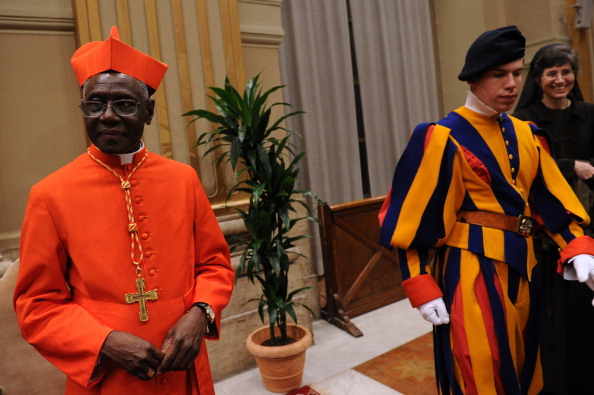 Le cardinal Robert Sarah (à gauche)  (ALBERTO PIZZOLI/AFP via Getty Images)