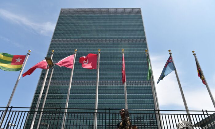 Des drapeaux devant le siège des Nations Unies à New York, le 20 mai 2021. (Angela Weiss/AFP via Getty Images)