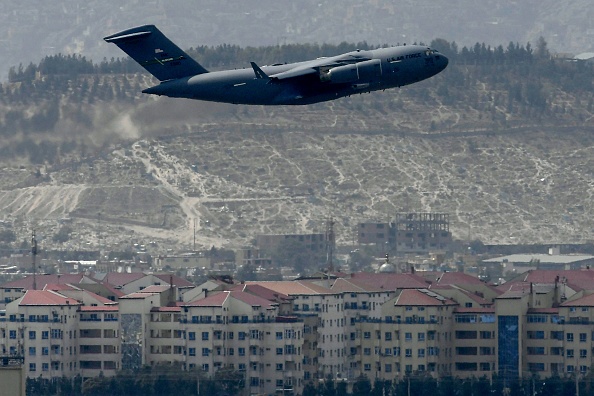 Des roquettes ont été tirées sur l'aéroport de Kaboul le 30 août où les troupes américaines se précipitaient pour achever leur retrait d'Afghanistan. Photo d'Aamir QURESHI / AFP via Getty Images.