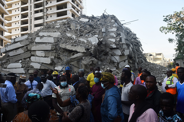  d'un immeuble de 21 étages en construction qui s'est effondré dans le quartier Ikoyi de Lagos, le 1er novembre 2021. Photo de PIUS UTOMI EKPEI / AFP via Getty Images.