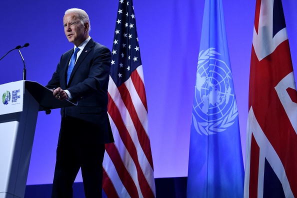 Le président américain Joe Biden s'adresse à une conférence de presse lors de la Conférence des Nations Unies sur le changement climatique COP26 à Glasgow le 2 novembre 2021. Photo de Brendan Smialowski / AFP via Getty Images.