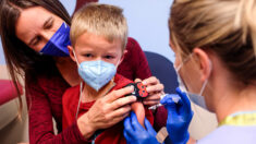 Coronavirus : les autorités sanitaires recommandent la vaccination aux 5-11 ans à risque en France