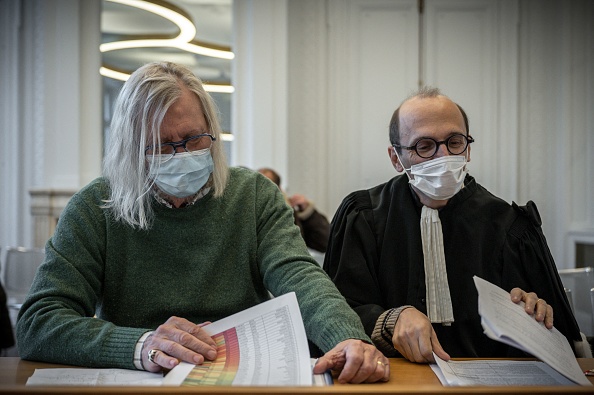 Le professeur Didier Raoultet son avocat Me Fabrice Di Vizio. (Photo : PHILIPPE LOPEZ/AFP via Getty Images)