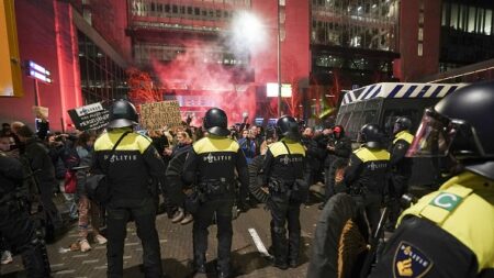 Rotterdam : une manifestation contre le confinement vire à l’émeute, plusieurs blessés