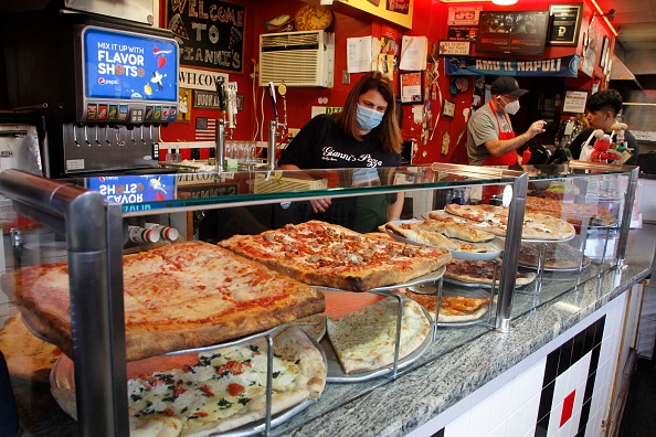 - L'indice des prix à la consommation a augmenté le mois dernier a été une mauvaise surprise pour la Maison Blanche. La Pizza à Wilmington, Delaware, le 12 novembre 2021. Photo Chris STEIN / AFP via Getty Images.