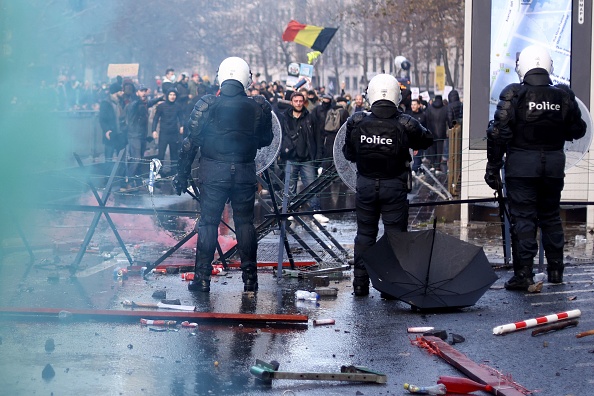 Manifestation contre les mesures sanitaires du gouvernement belge, à Bruxelles, le 21 novembre 2021. (Photo : KENZO TRIBOUILLARD/AFP via Getty Images)