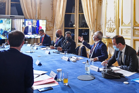 Une réunion avec les élus locaux lundi 22 novembre en visio, en raison de la contamination au Covid-19 de Jean Castex
 (Photo by JULIEN DE ROSA/AFP via Getty Images)