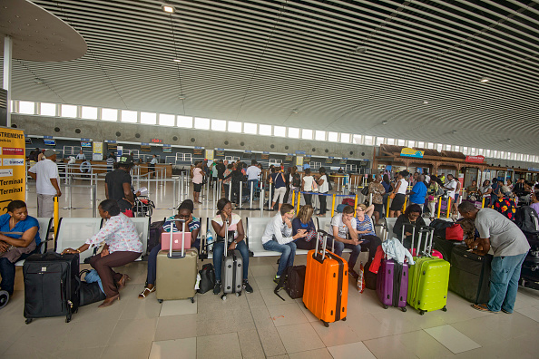 Aéroport Pôle Caraïbes de Pointe-à-Pitre. (Photo HELENE VALENZUELA/AFP via Getty Images)