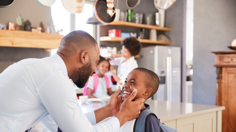 Certaines des compétences essentielles à la vie peuvent être transmises aux enfants dès leur plus jeune âge. (Monkey Business Images/Shutterstock)