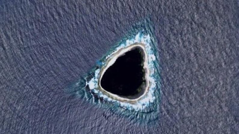 Le mystérieux trou noir découvert via Google maps en plein milieu de l'océan Pacifique - Google maps