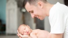 Un père célibataire relève le défi d’élever son bébé : « J’étais nerveux et j’avais peur »