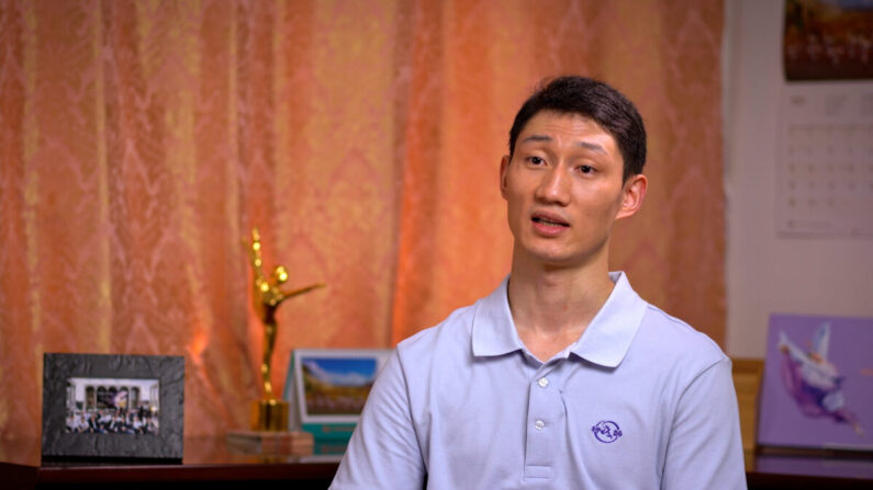 Steven Wang, premier danseur de Shen Yun, parle des épreuves que sa famille a subies en Chine en raison de ses croyances spirituelles. (Avec l'aimable autorisation de Shen Yun Performing Arts)