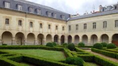 La France prospecte aux Émirats pour vendre l’ancien couvent royal des Récollets situé à coté du Château de Versailles